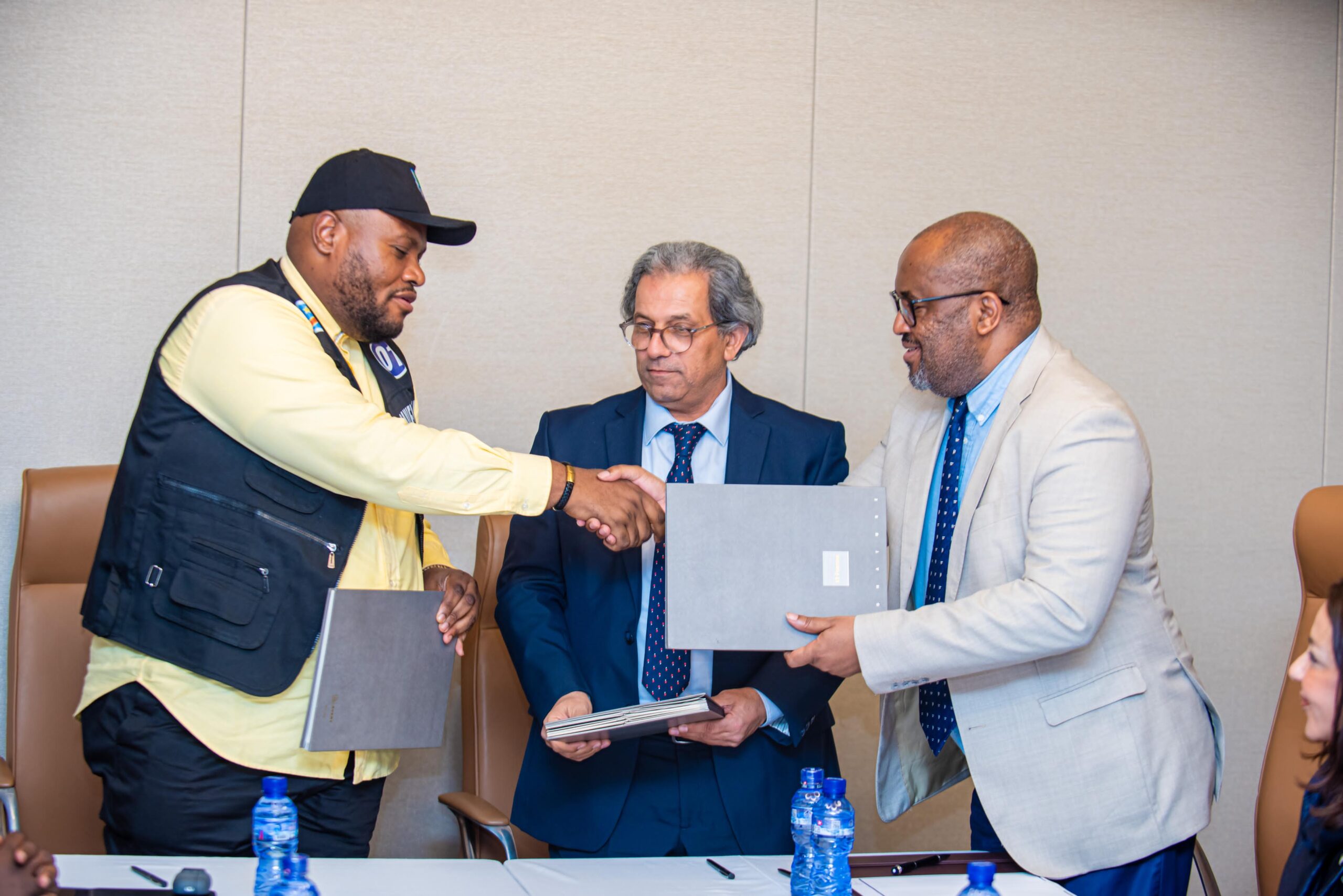 SOCIETE | Le gouverneur Daniel Bumba signe un protocole d’accord entre la ville de Kinshasa et la société TGCCpour la construction d’un hôpital à Maluku