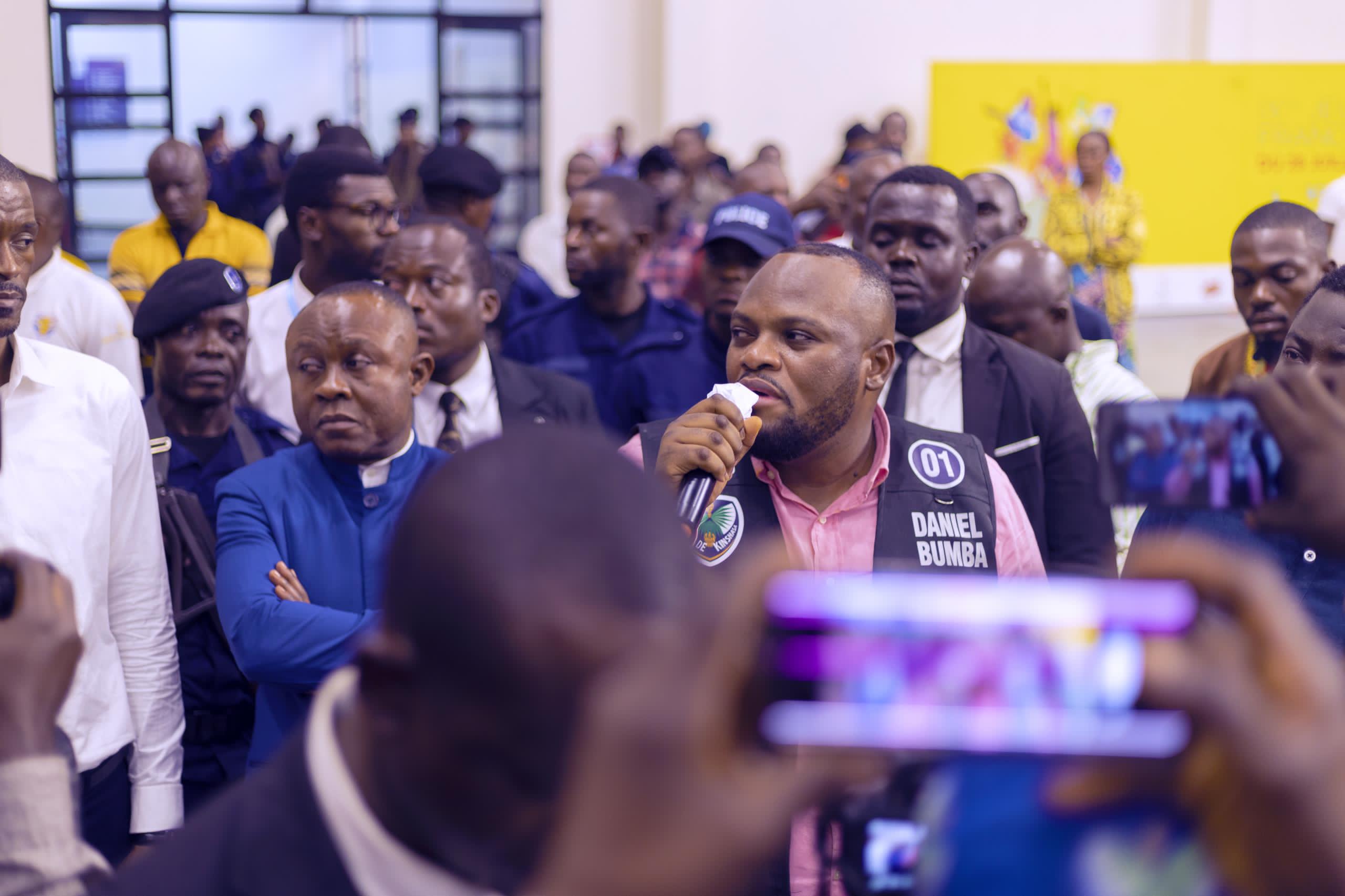 SOCIETE  | Inondations à Kinshasa : le gouverneur Bumba auprès des sinistrés pour évaluer la prise en charge et évoquer l’avenir proche