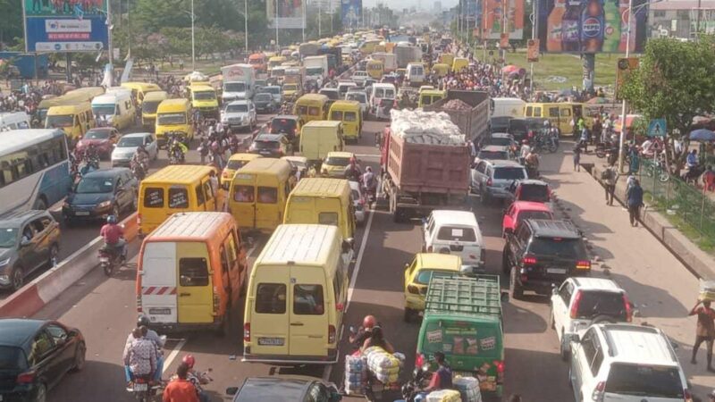 TRANSPORT/TRIBUNE | Une nouvelle régulation des poids lourds pour lutter contre les embouteillages… une mesure déjà éprouvée et inefficace ?  