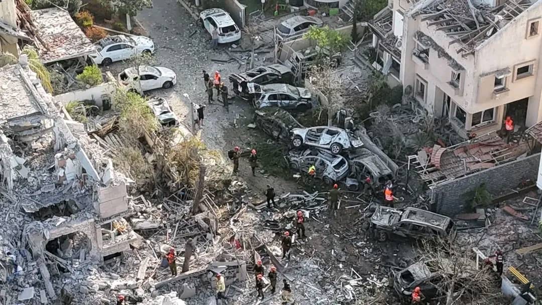 INTERNATIONALE | Israël sous le feu : frappes iraniennes massives font craindre une escalade régionale