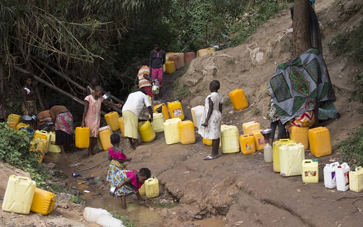 SOCIETE | Lubero, grave pénurie d’eau potable à Vuyinga et Muhangi, les femmes exposées à l’insécurité en quête de survie