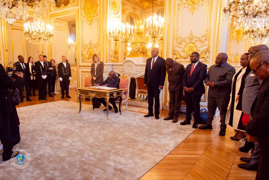 INTERNATIONALE | 50e session de l’APF, Procession culturelle à l’Institut de France, temple de la langue française